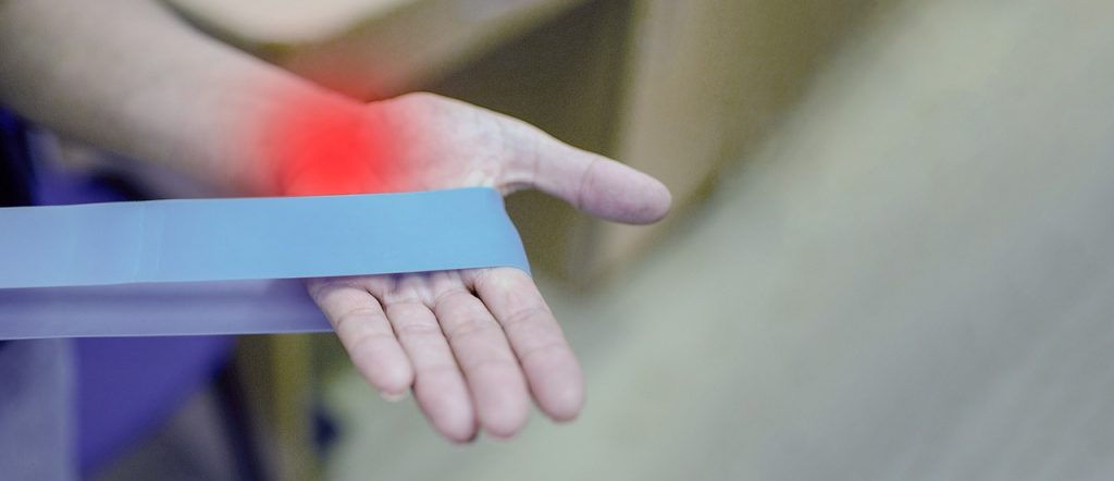 Inflammation articulaire main en exercice