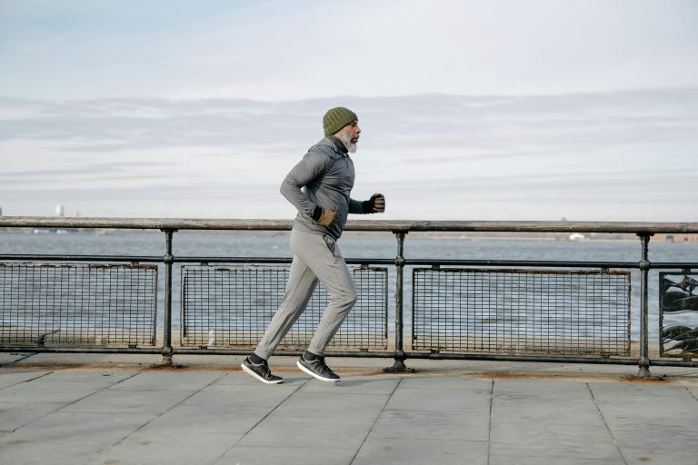Jogging senior pour santé articulaire